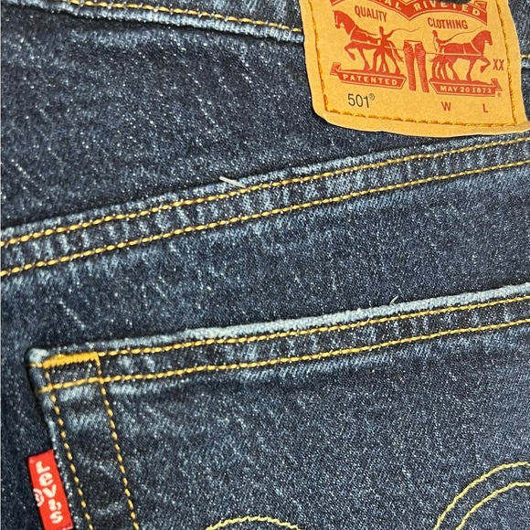 NWOT Levi's 501 Original Cropped Jeans in Dark Wash Size 31 - Picture 10 of 10